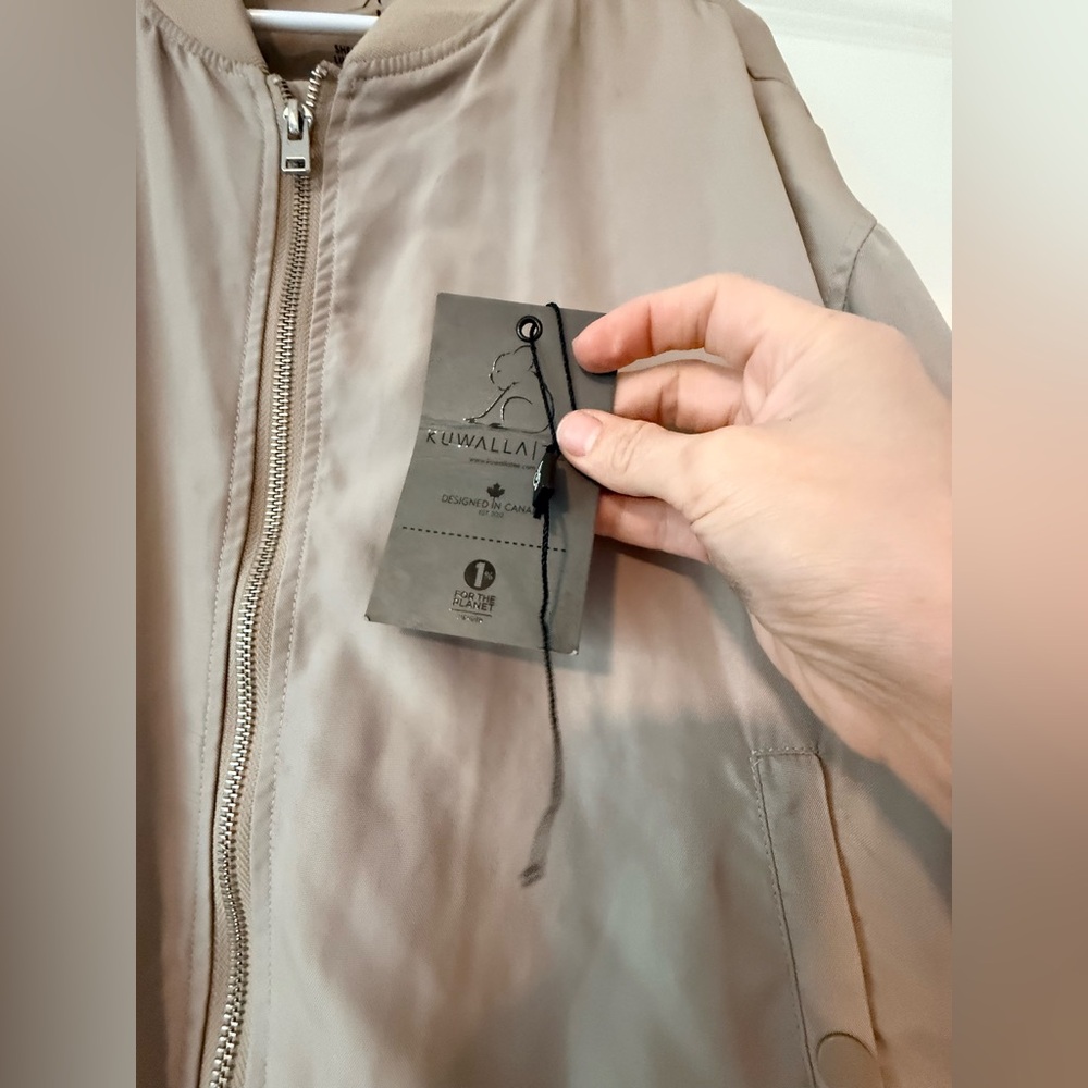 ✨ Kuwalla Tee Neutral Tan Beige Full Zip Bomber Jacket Utility Pocket Size L 🧥❤️ - Picture 4 of 16